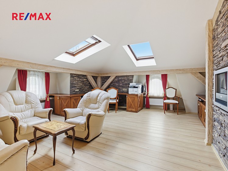 Prodej kanceláře 205 m² - foto 1