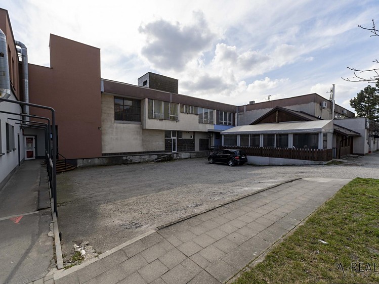 Prodej komerční nemovitosti 1 060 m² - foto 7