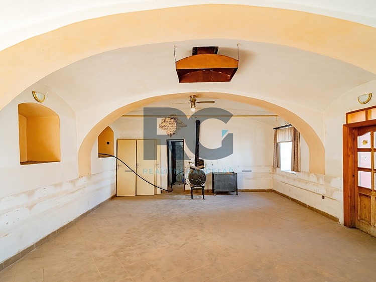 Prodej obchodního prostoru 140 m² - foto 1
