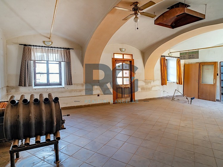 Prodej obchodního prostoru 140 m² - foto 4