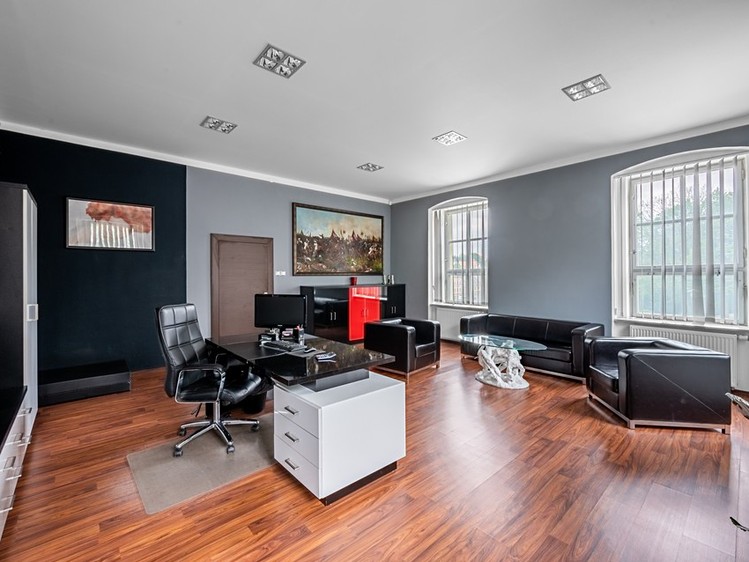Prodej komerční nemovitosti 1 350 m² - foto 4