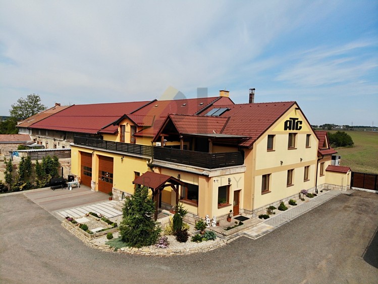 Prodej komerční nemovitosti 1 700 m² - foto 1