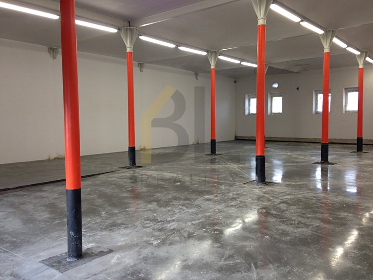 Prodej komerční nemovitosti 1 700 m² - foto 8