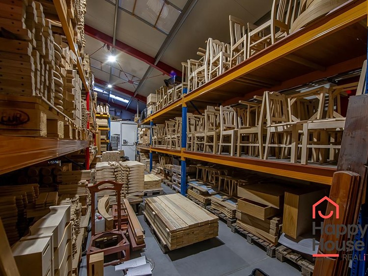 Prodej výrobní haly, prostoru 1 929 m² - foto 1