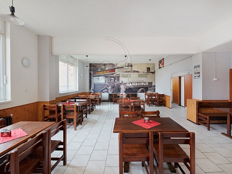 Prodej komerční nemovitosti 451 m² - foto 2