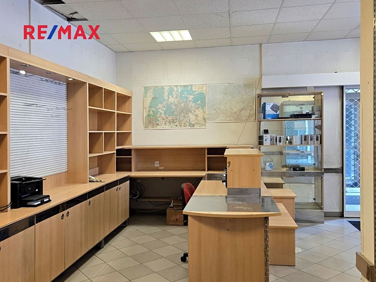 Prodej obchodního prostoru 98 m² - foto 1