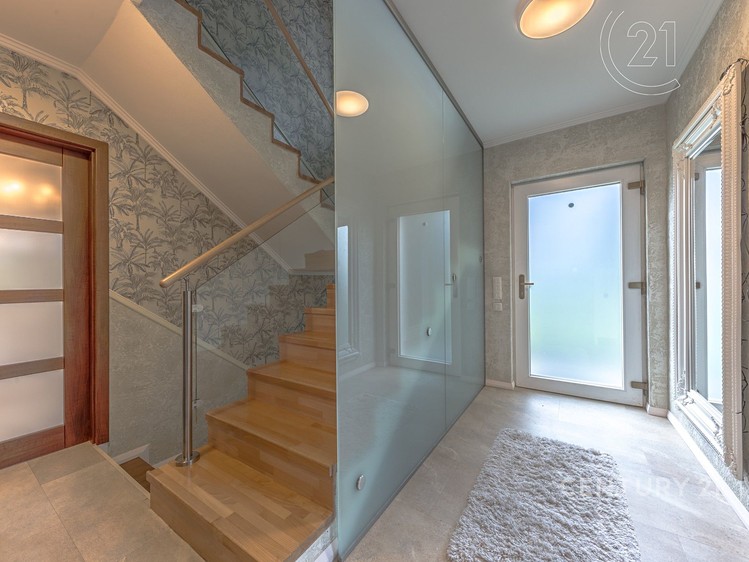 Prodej komerční nemovitosti 198 m² - foto 1