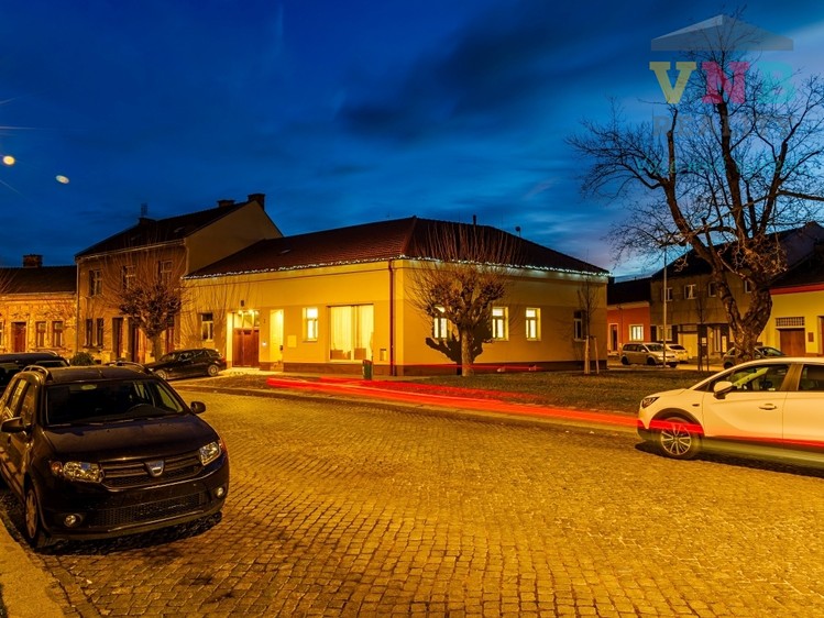 Prodej komerční nemovitosti 205 m² - foto 2