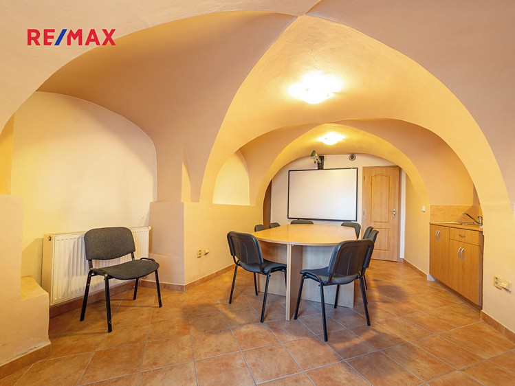 Prodej komerční nemovitosti 200 m² - foto 3