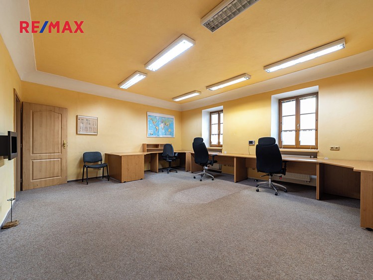 Prodej komerční nemovitosti 200 m² - foto 2