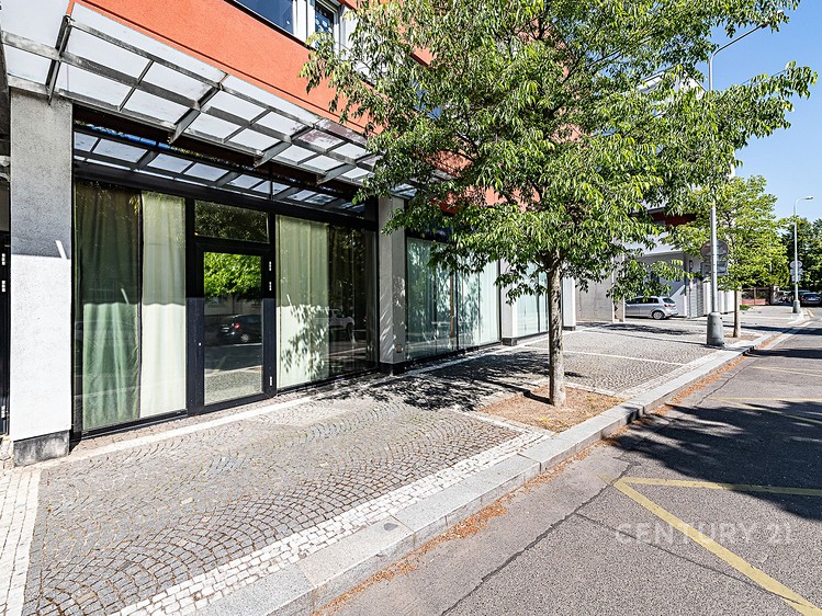 Prodej obchodního prostoru 91 m² - foto 1