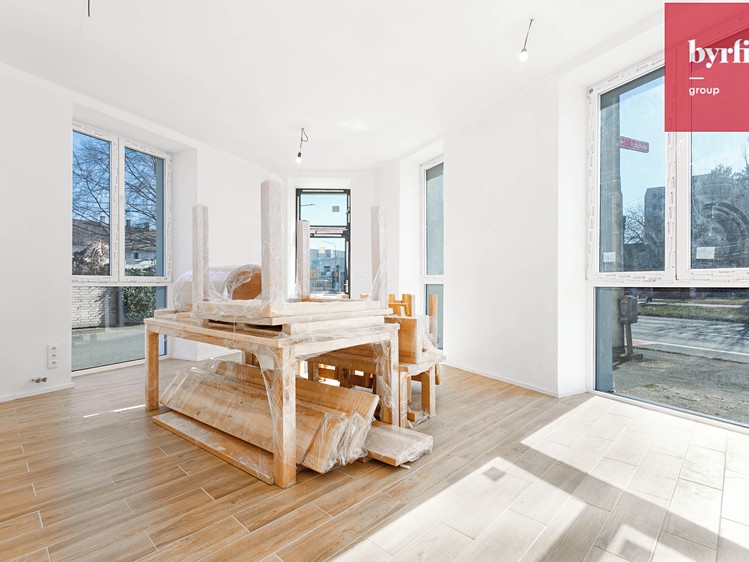 Prodej obchodního prostoru 44 m² - foto 1