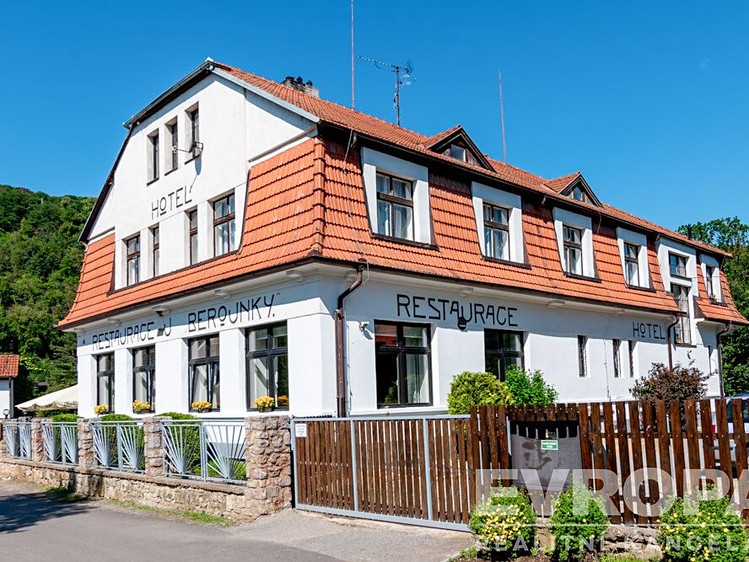 Prodej komerční nemovitosti 458 m² - foto 1
