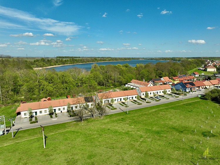Prodej ubytovacího zařízení 144 m² - foto 1
