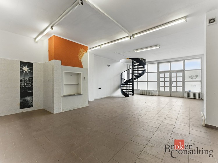 Prodej obchodního prostoru 129 m² - foto 1