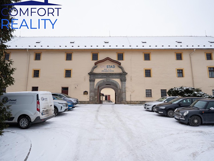 Prodej komerční nemovitosti 1 900 m² - foto 1
