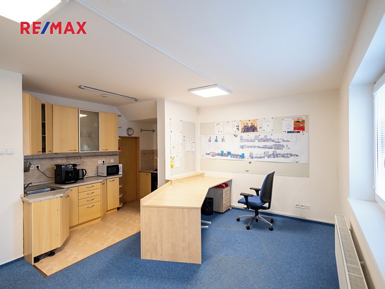 Pronájem kanceláře 137 m² - foto 7