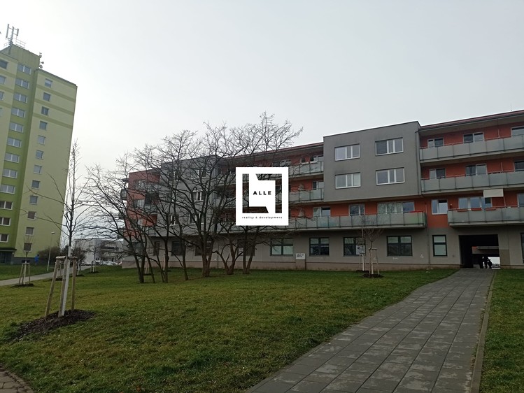 Pronájem kanceláře 68 m² - foto 1