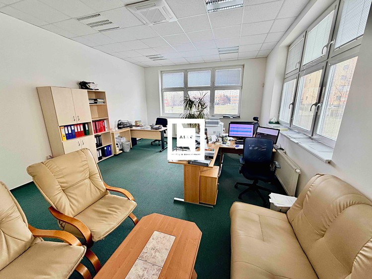 Pronájem kanceláře 68 m² - foto 3