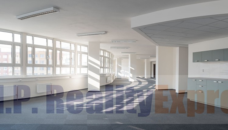 Pronájem kanceláře 600 m² - foto 7