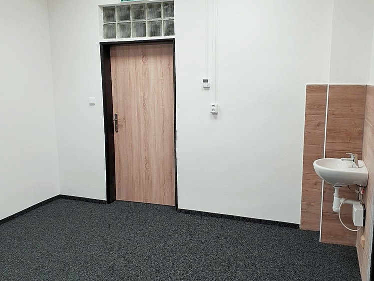 Pronájem kanceláře 19 m² - foto 3