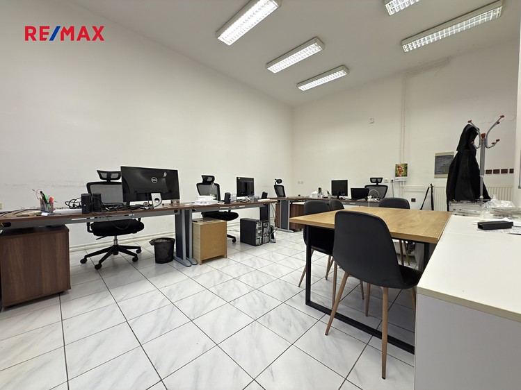 Pronájem kanceláře 110 m² - foto 4