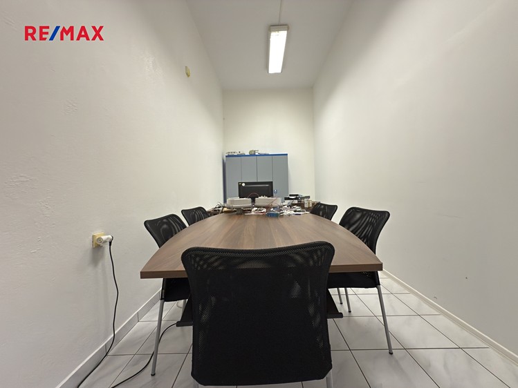 Pronájem kanceláře 110 m² - foto 7