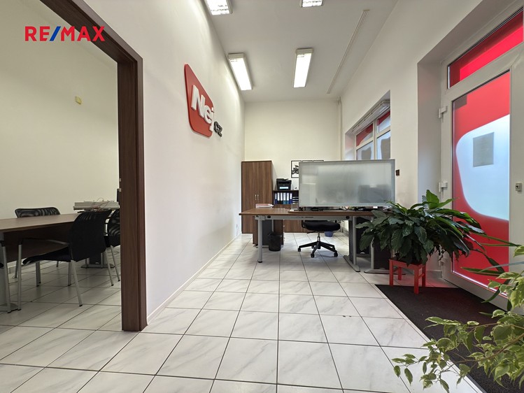 Pronájem kanceláře 110 m² - foto 5