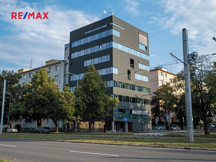 Pronájem obchodního prostoru 146 m² - foto 1