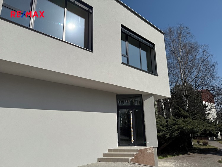 Pronájem obchodního prostoru 82 m² - foto 1
