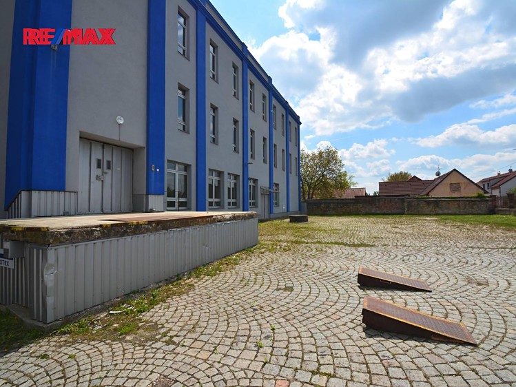 Pronájem výrobní haly, prostoru 1 422 m² - foto 2