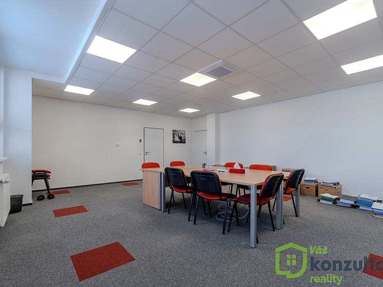 Pronájem výrobní haly, prostoru 1 500 m² - foto 3