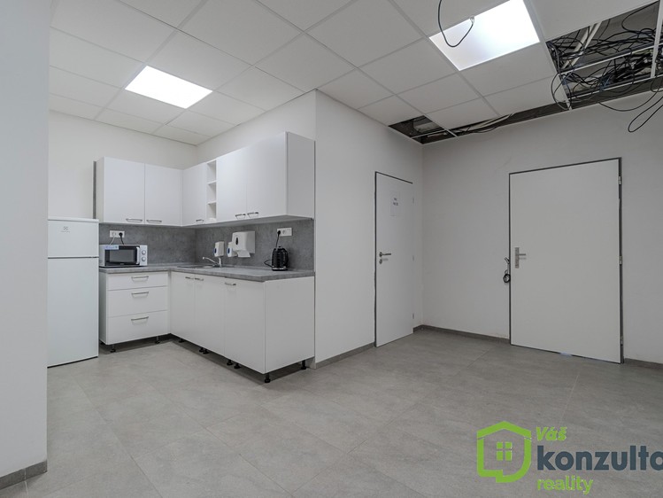 Pronájem kanceláře 60 m² - foto 2