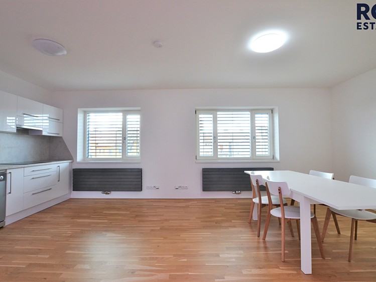 Pronájem kanceláře 100 m² - foto 4