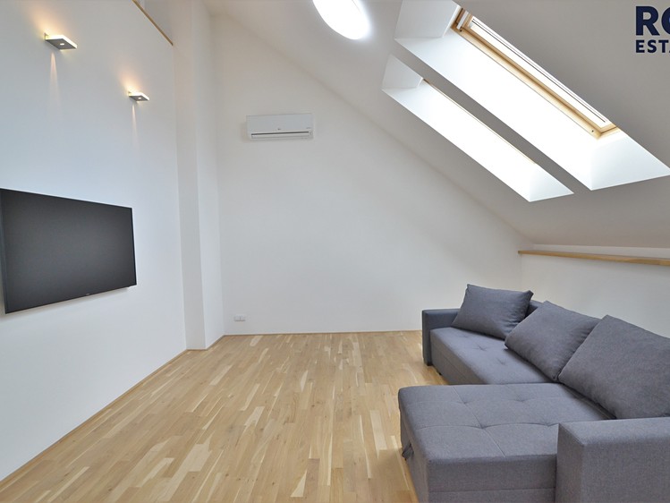 Pronájem kanceláře 100 m² - foto 6