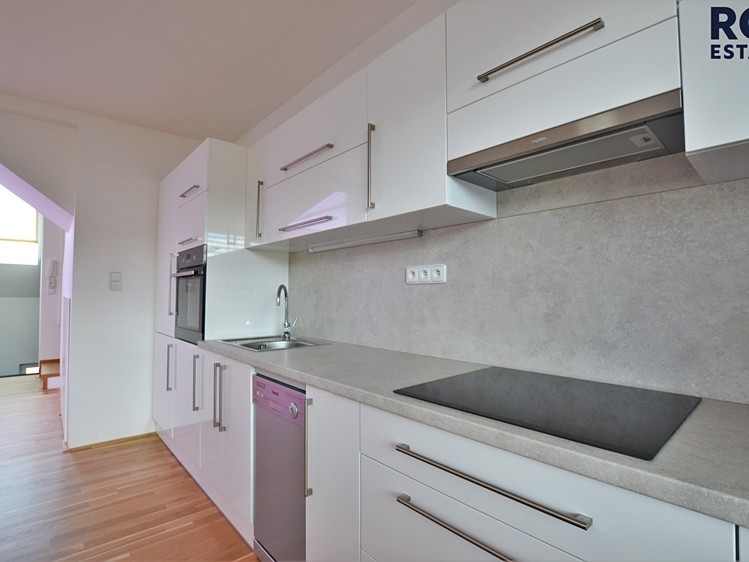 Pronájem kanceláře 100 m² - foto 8