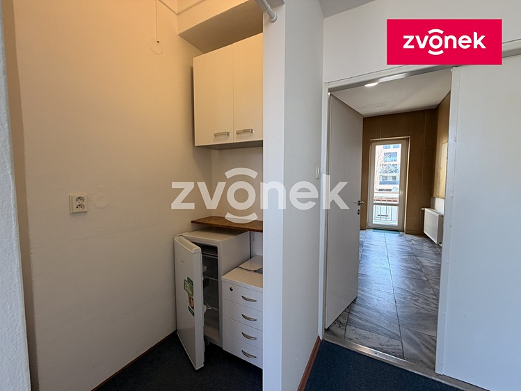 Pronájem kanceláře 50 m² - foto 3