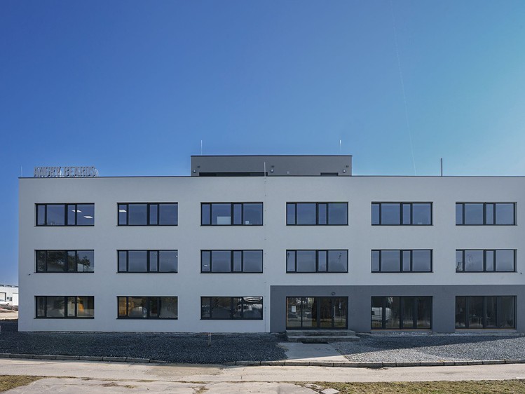 Pronájem kanceláře 369 m² - foto 5