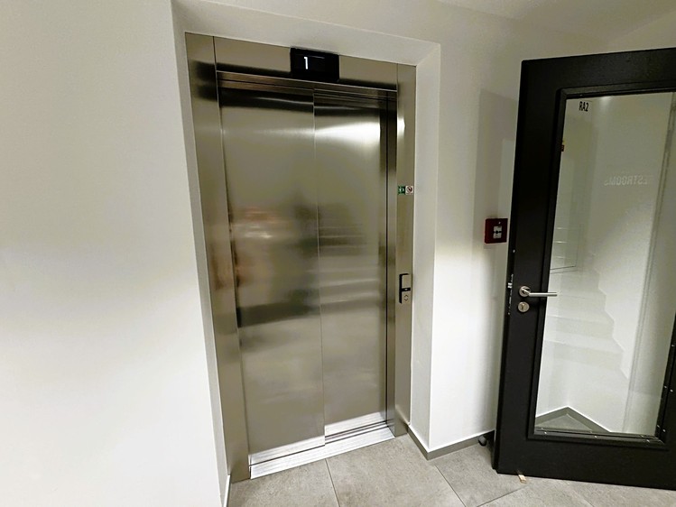 Pronájem kanceláře 369 m² - foto 6