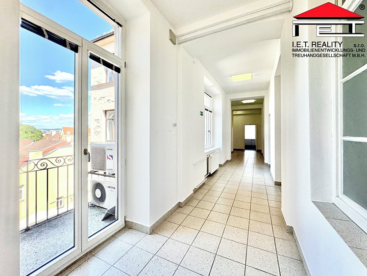 Pronájem kanceláře 283 m² - foto 1