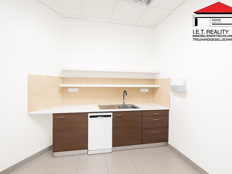 Pronájem kanceláře 191 m² - foto 5