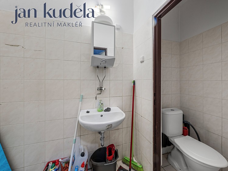 Pronájem obchodního prostoru 75 m² - foto 7