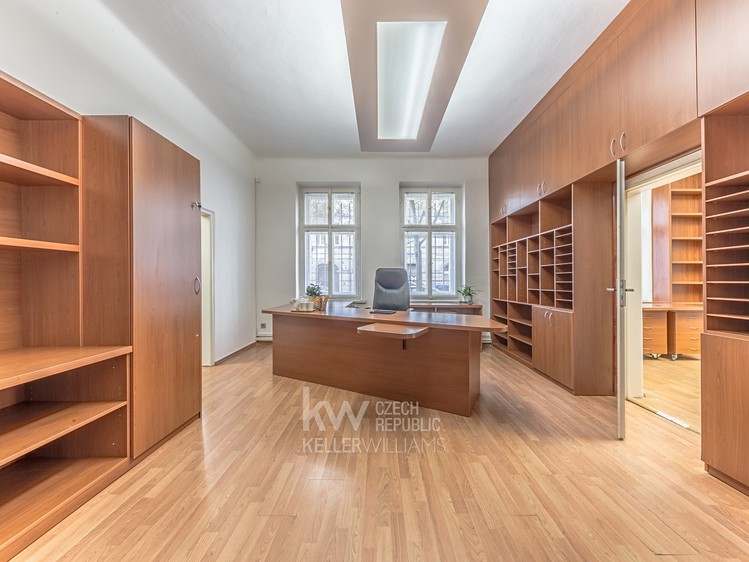 Pronájem kanceláře 270 m² - foto 2