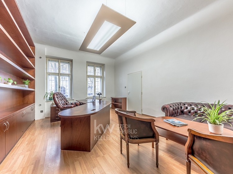 Pronájem kanceláře 270 m² - foto 1