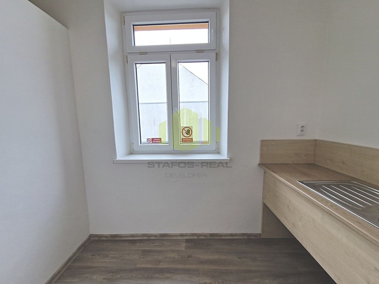Pronájem kanceláře 75 m² - foto 8