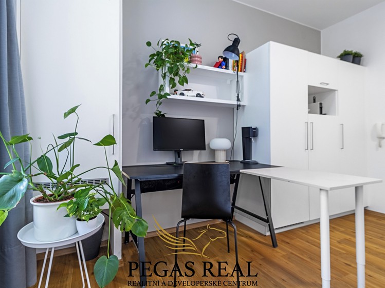 Pronájem kanceláře 27 m² - foto 1