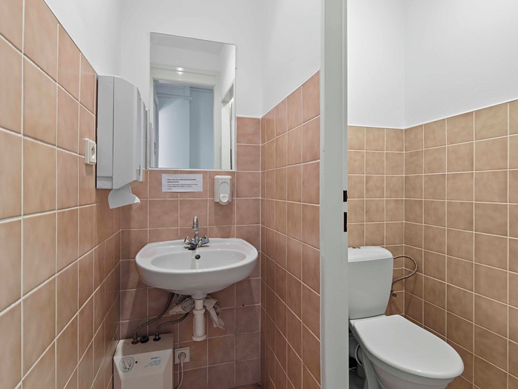 Pronájem kanceláře 30 m² - foto 6
