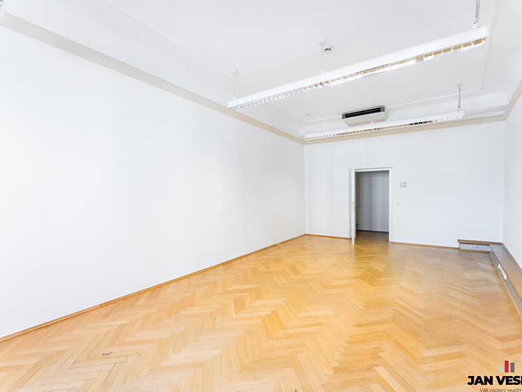 Pronájem kanceláře 36 m² - foto 8