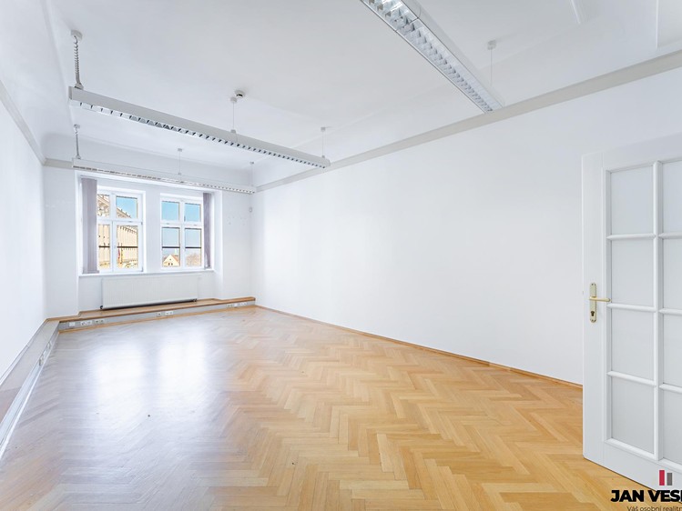 Pronájem kanceláře 36 m² - foto 5