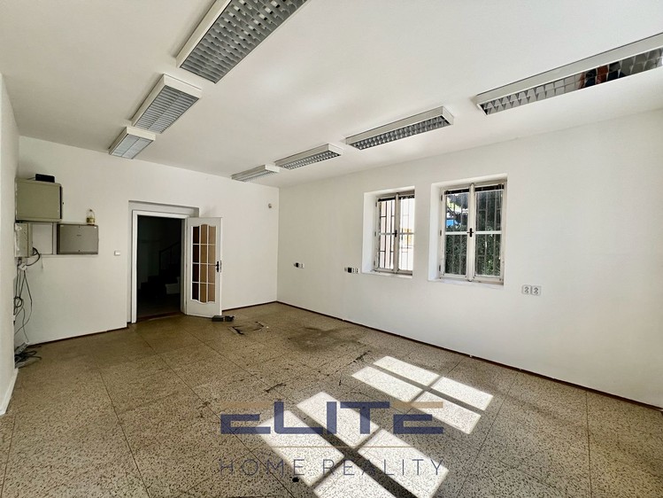 Pronájem kanceláře 300 m² - foto 3